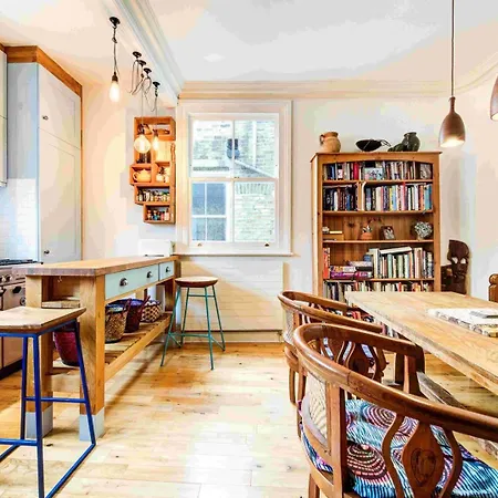Guestready - A Charming Home In Fulham Town London Exterior photo