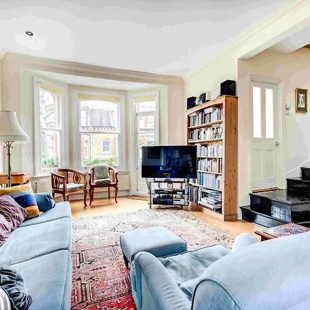 Guestready - A Charming Home In Fulham Town London Exterior photo